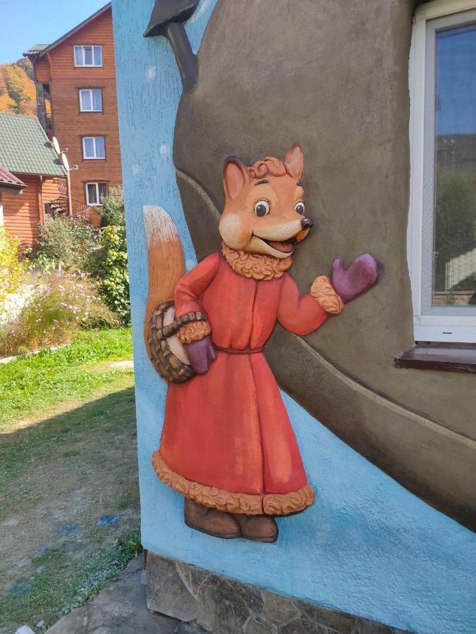 Рукавичка Yaremche Luaran gambar