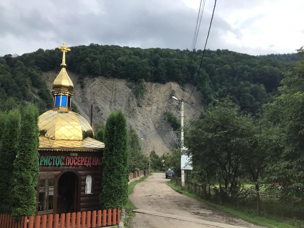 Рукавичка Yaremche Luaran gambar