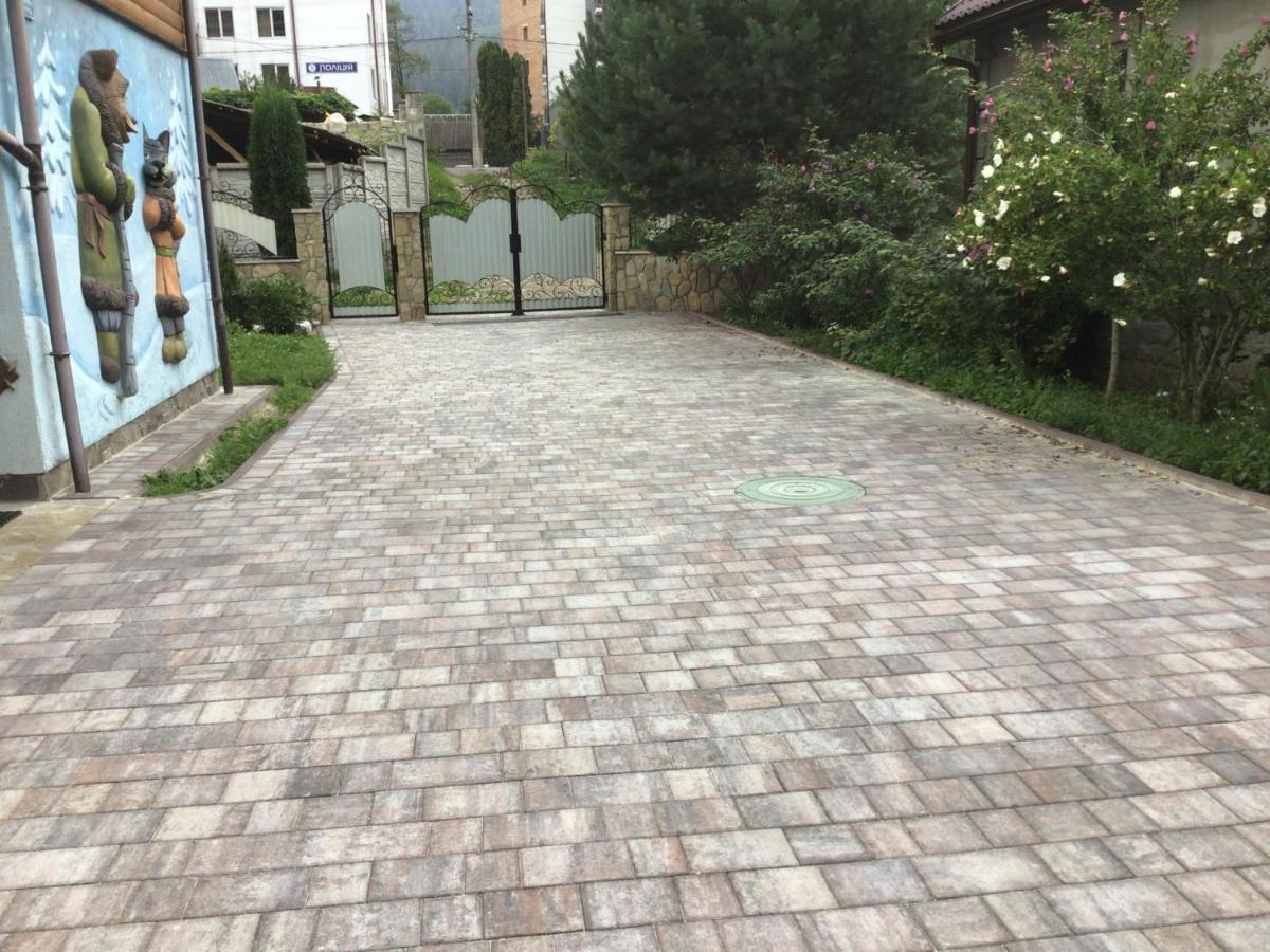 Рукавичка Yaremche Luaran gambar