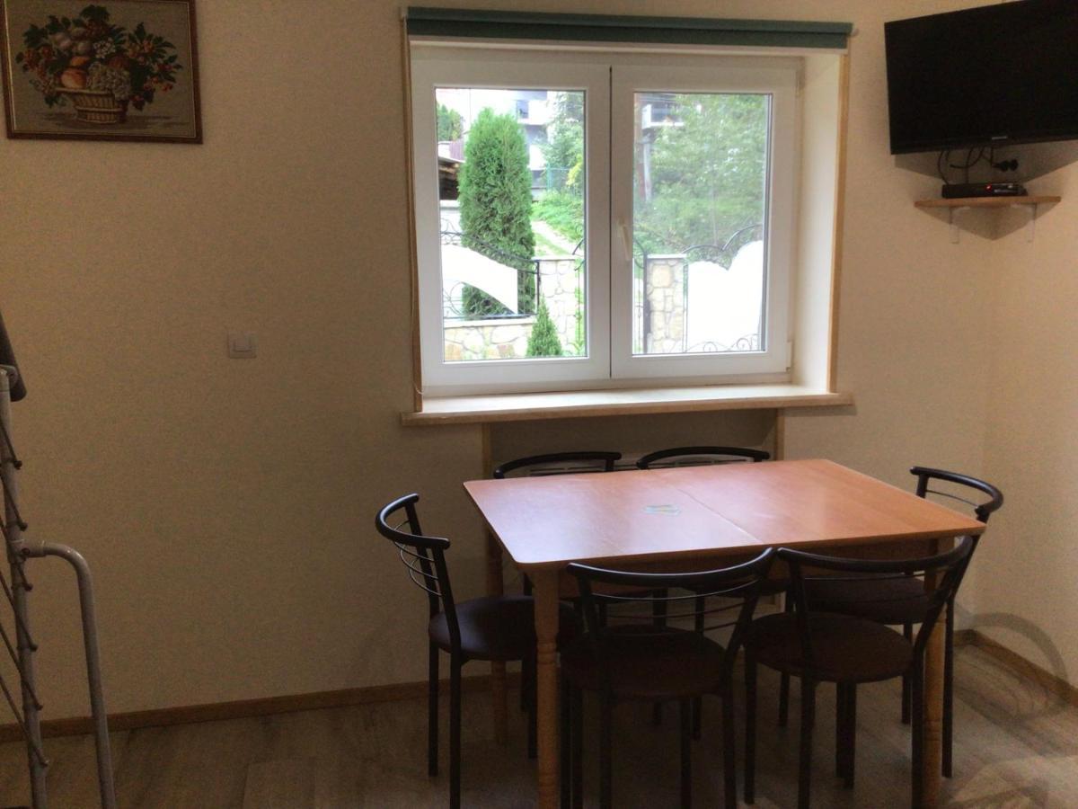 Рукавичка Yaremche Luaran gambar