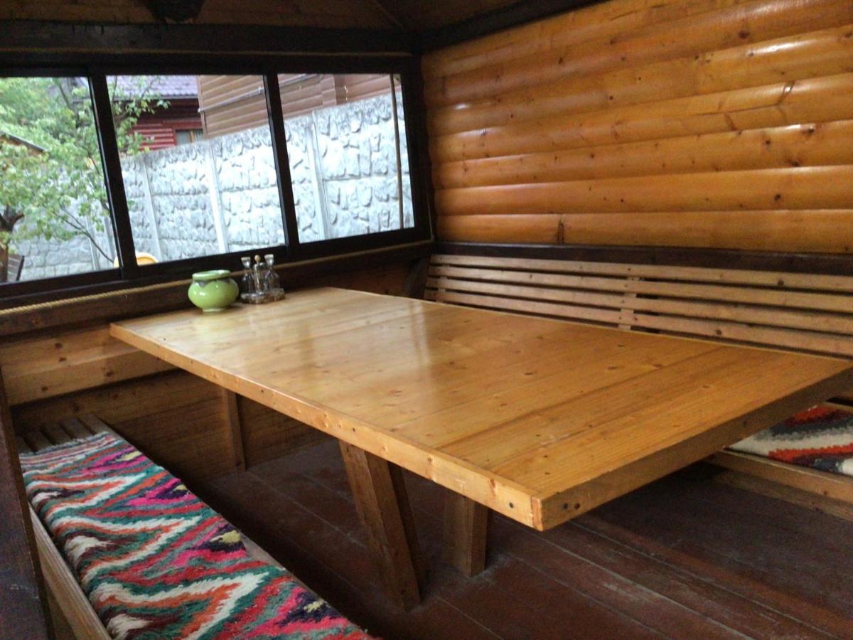 Рукавичка Yaremche Luaran gambar