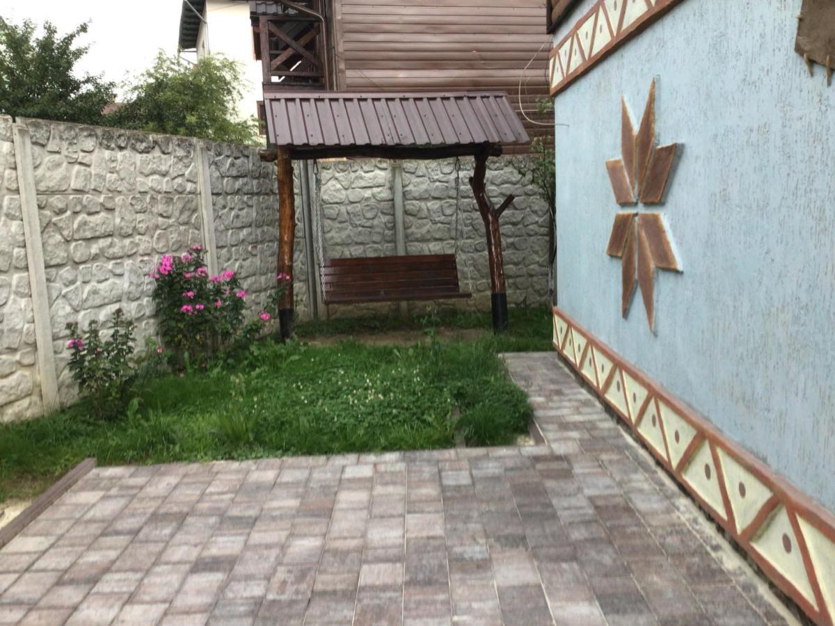 Рукавичка Yaremche Luaran gambar